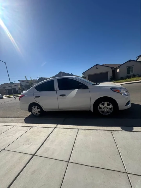 2015 Nissan Versa - Image 4 of 10