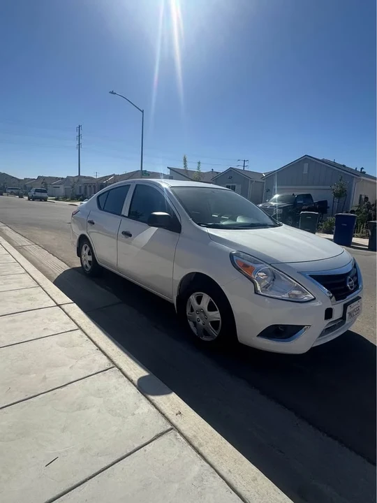 2015 Nissan Versa - Image 3 of 10