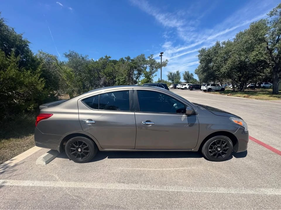 2015 Nissan Versa - Image 4 of 10