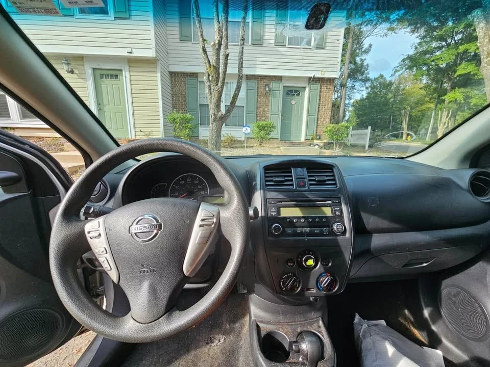 2015 Nissan Versa - Image 11 of 13