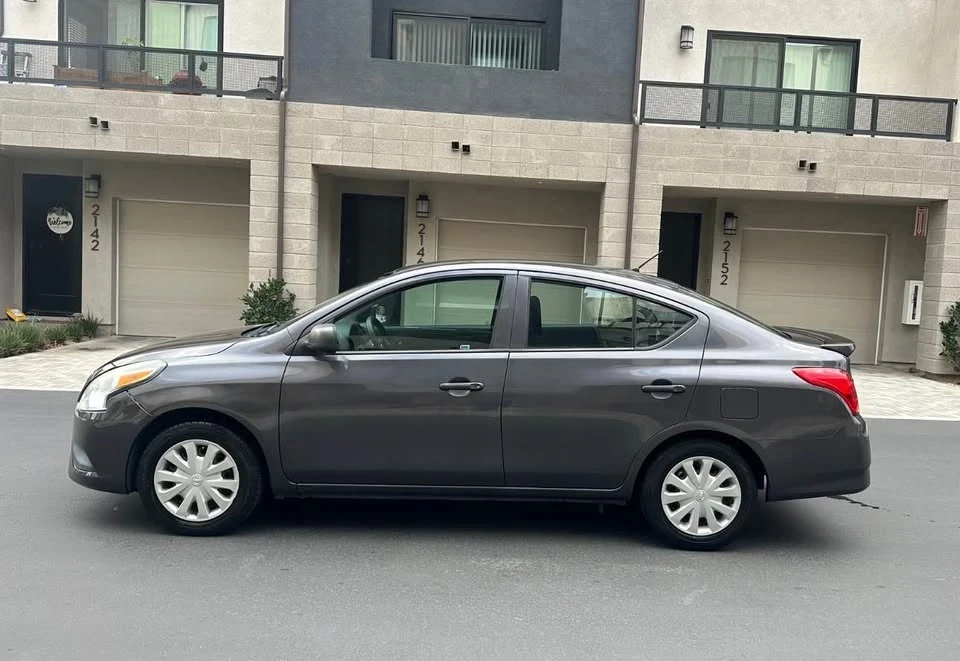 2015 Nissan Versa - Image 4 of 17