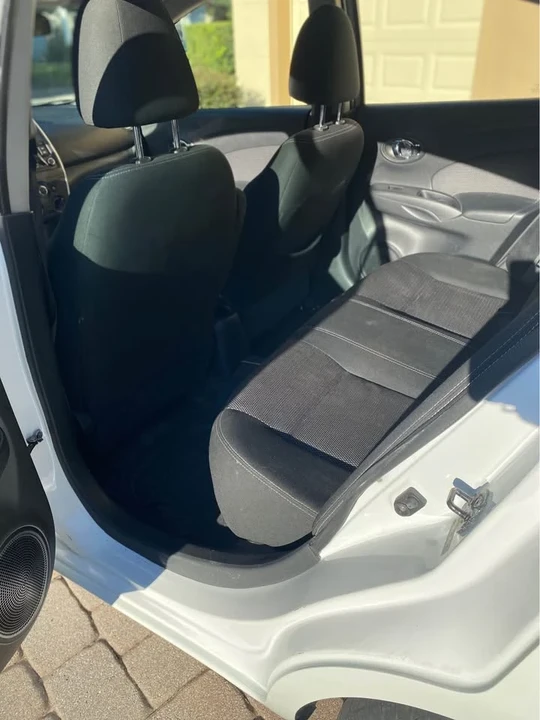2015 Nissan Versa - Image 6 of 7