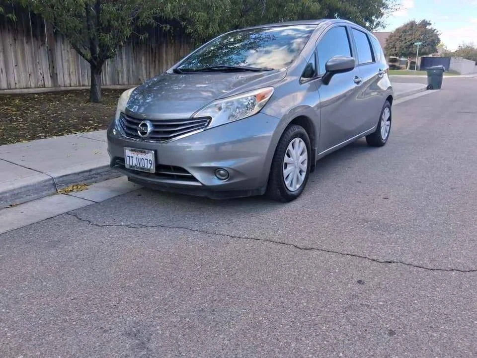2015 Nissan Versa - Image 4 of 7