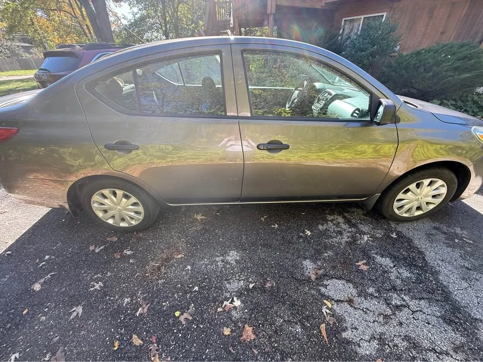 2015 Nissan Versa - Image 5 of 16