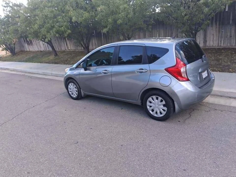 2015 Nissan Versa - Image 5 of 7