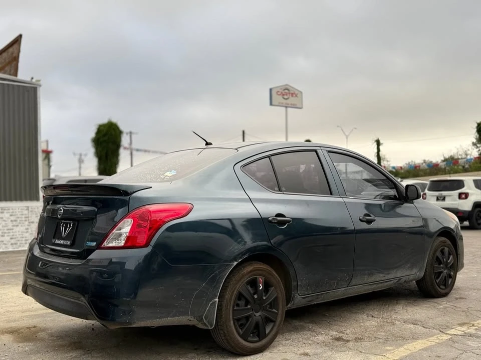2015 Nissan Versa - Image 7 of 18