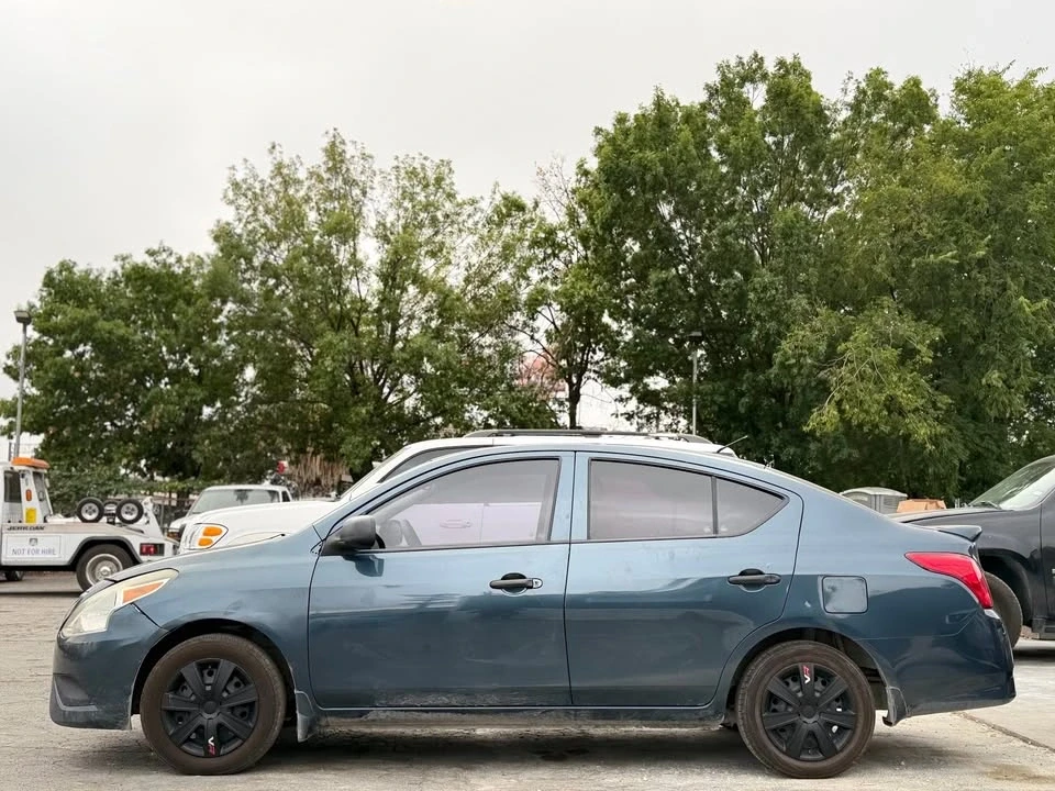 2015 Nissan Versa - Image 4 of 18