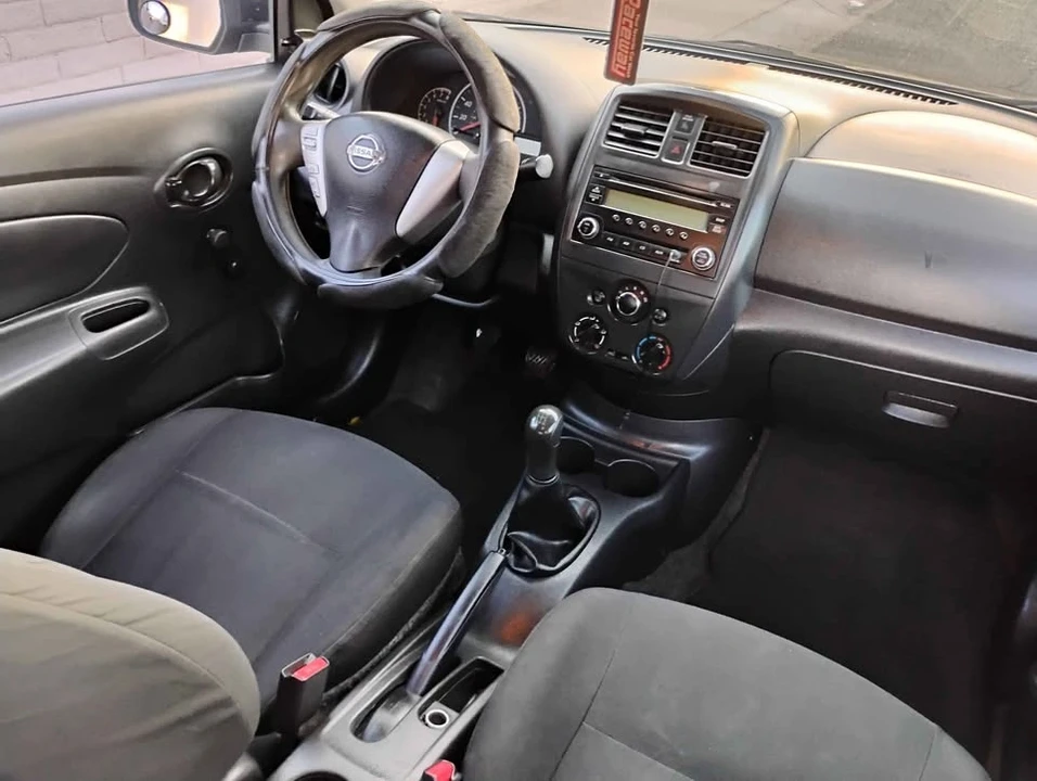2015 Nissan Versa - Image 13 of 15