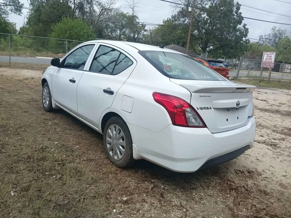 2015 Nissan Versa - Image 4 of 6