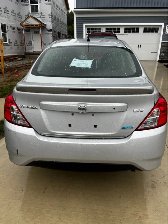 2015 Nissan Versa - Image 5 of 5