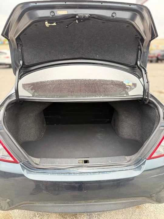 2015 Nissan Versa - Image 13 of 18