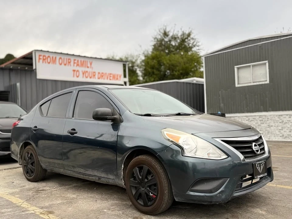 2015 Nissan Versa - Image 8 of 18