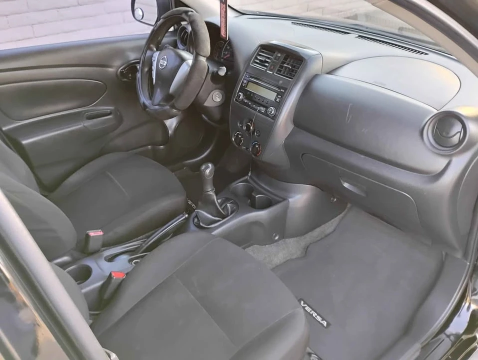 2015 Nissan Versa - Image 11 of 15