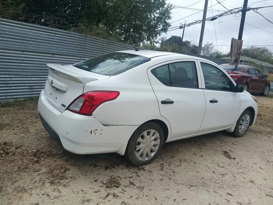 2015 Nissan Versa - Image 3 of 6