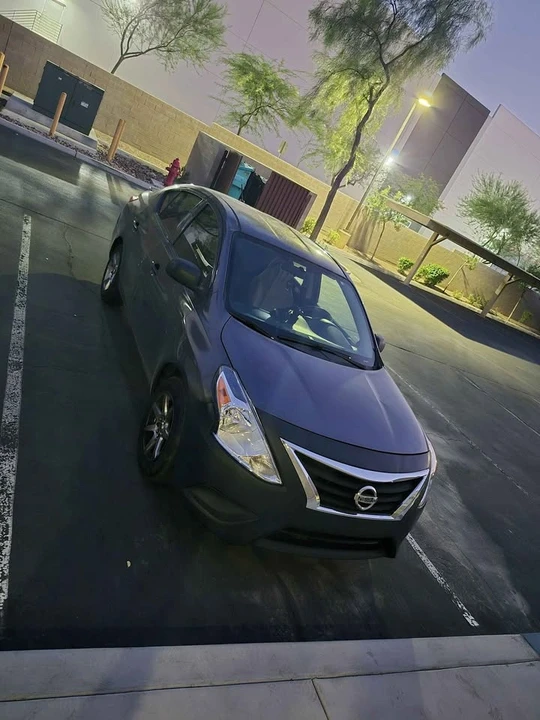 2015 Nissan Versa - Image 2 of 3