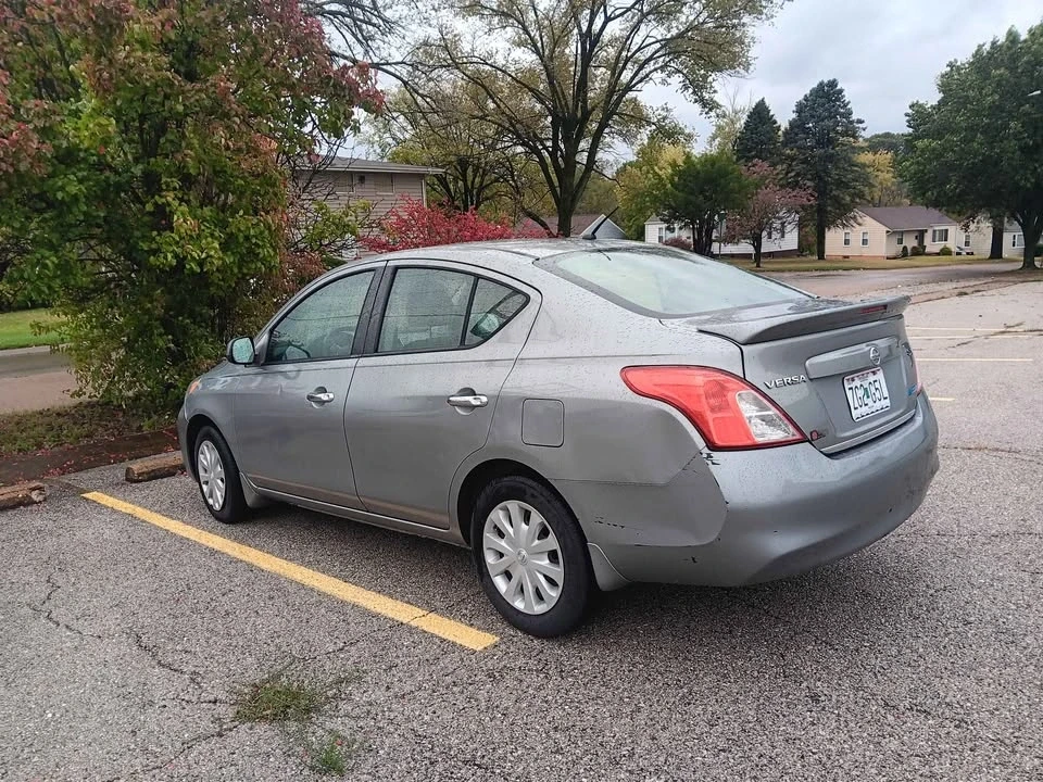 2015 Nissan Versa - Image 6 of 7