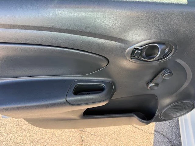 2015 Nissan Versa - Image 13 of 15