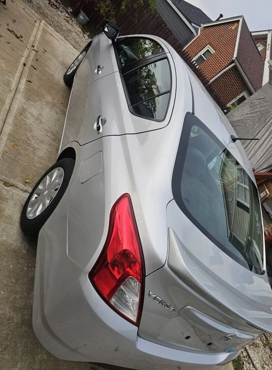 2015 Nissan Versa - Image 10 of 13