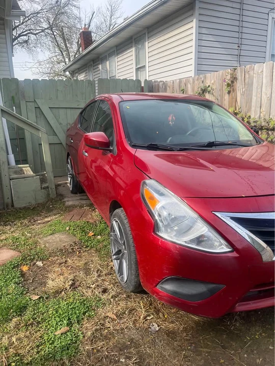 2015 Nissan Versa - Image 2 of 4