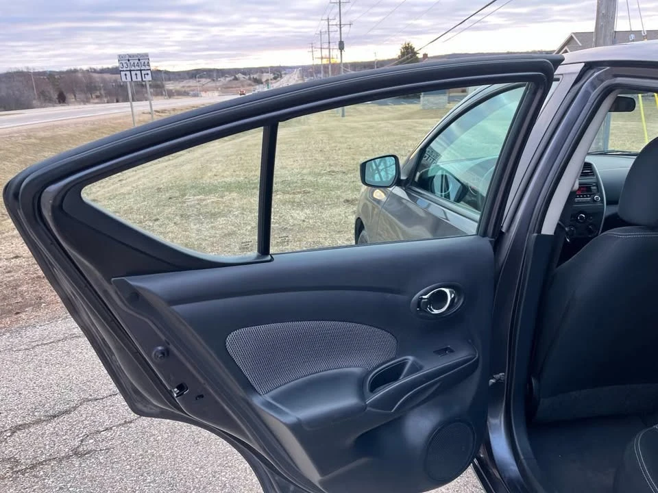 2015 Nissan Versa - Image 15 of 20