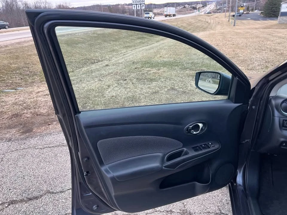 2015 Nissan Versa - Image 9 of 20
