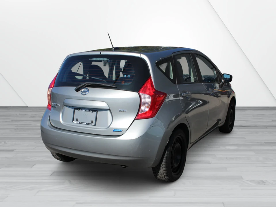 2015 Nissan Versa - Image 4 of 8