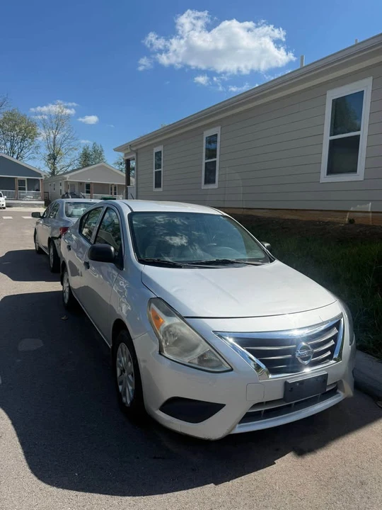 2015 Nissan Versa - Image 3 of 4