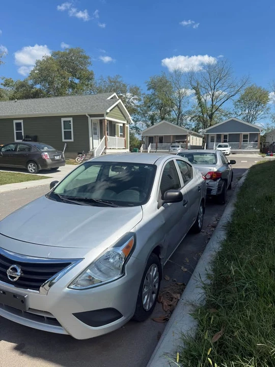 2015 Nissan Versa - Image 4 of 4