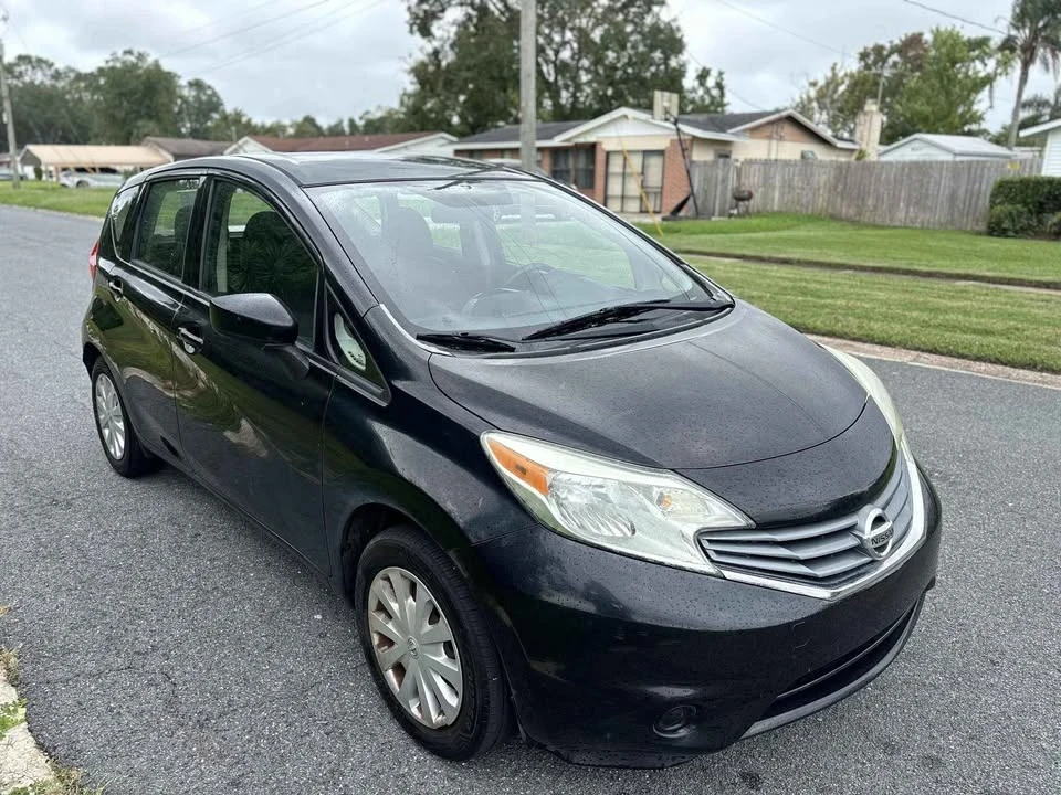 2015 Nissan Versa - Image 2 of 8