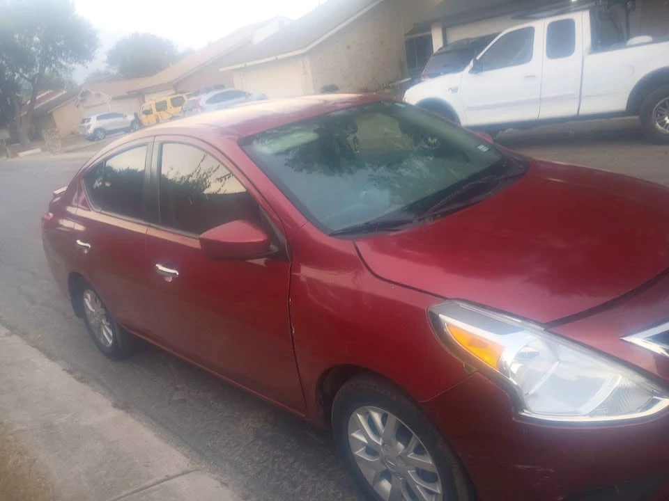 2015 Nissan Versa - Image 4 of 10