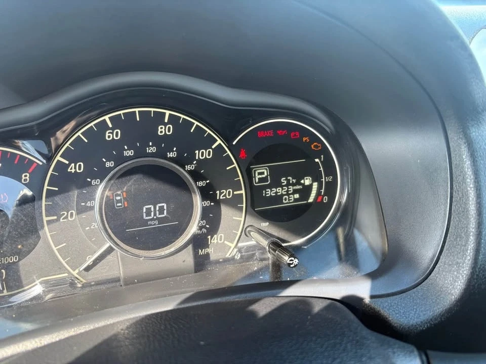 2015 Nissan Versa - Image 6 of 11
