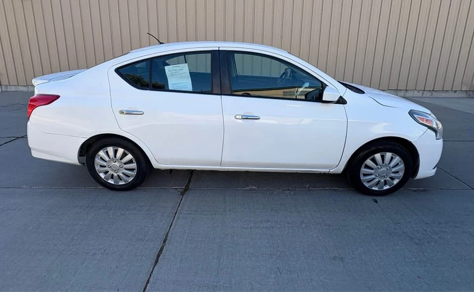 2015 Nissan Versa - Image 4 of 13