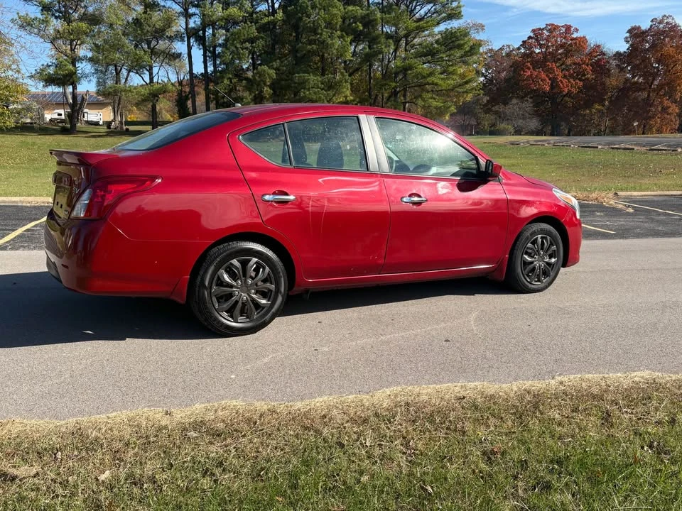 2015 Nissan Versa - Image 5 of 10