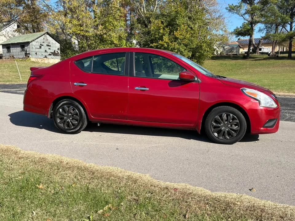 2015 Nissan Versa - Image 4 of 10