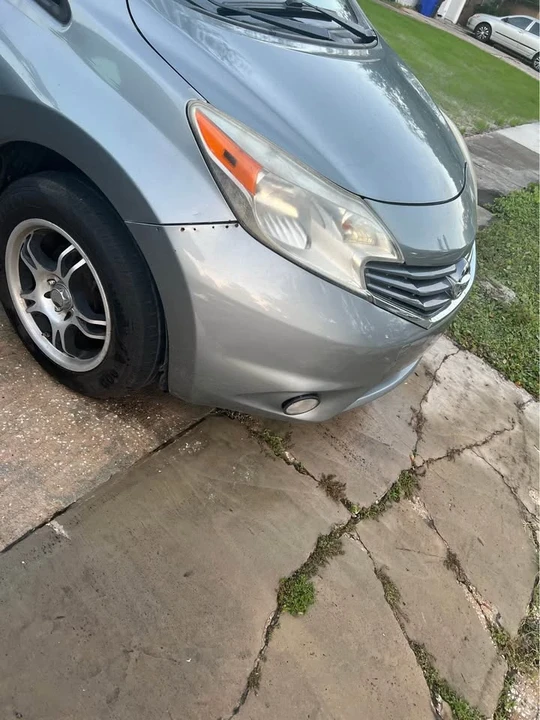 2015 Nissan Versa - Image 10 of 12
