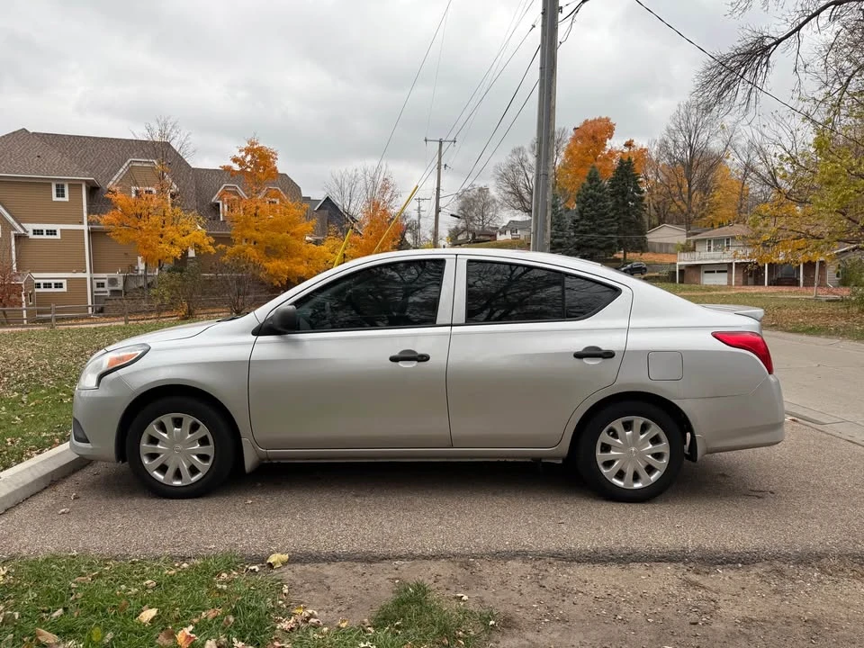 2015 Nissan Versa - Image 6 of 11