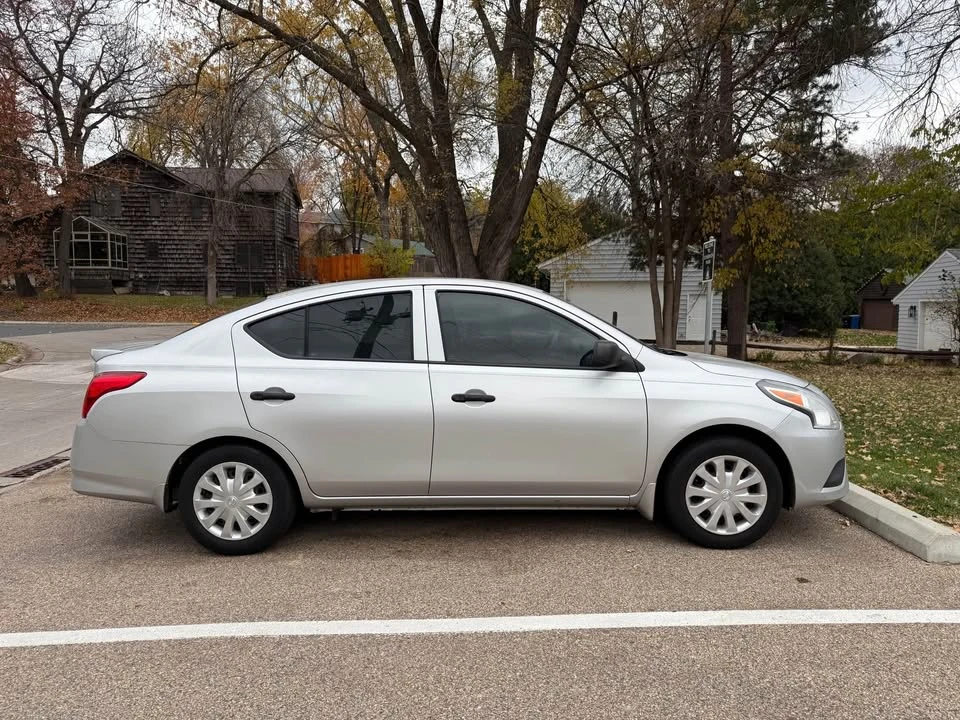 2015 Nissan Versa - Image 4 of 11
