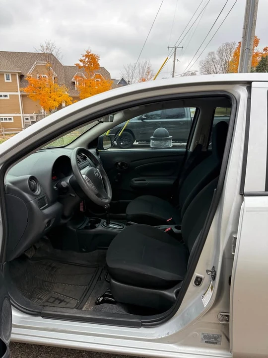 2015 Nissan Versa - Image 9 of 11