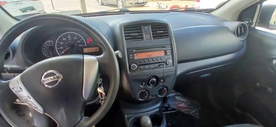 2015 Nissan Versa - Image 6 of 7