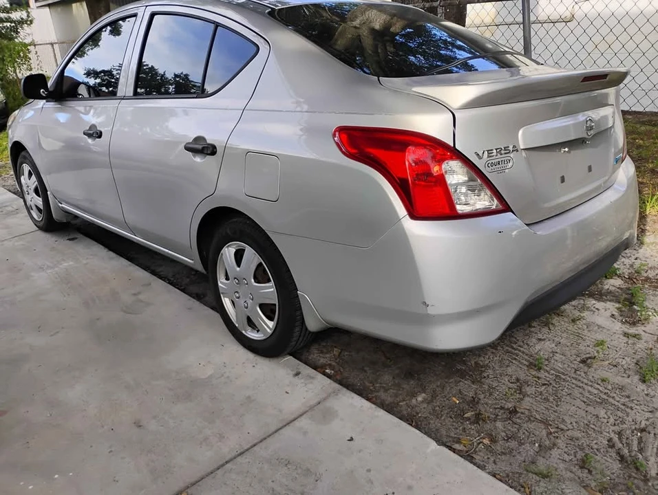 2015 Nissan Versa - Image 2 of 4
