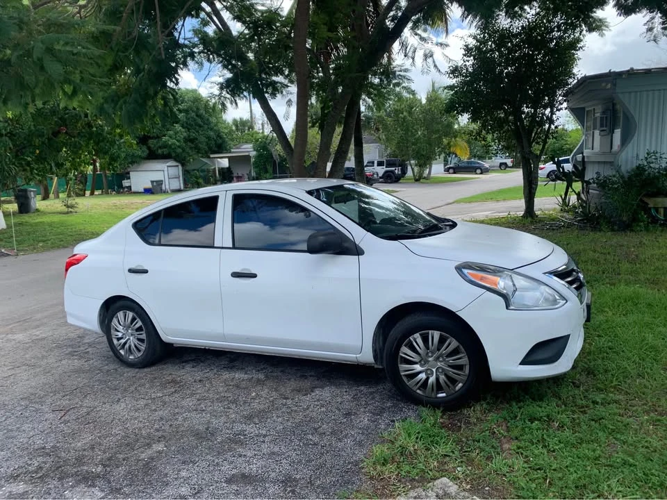 2015 Nissan Versa - Image 2 of 5