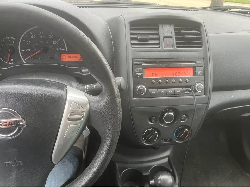 2015 Nissan Versa - Image 7 of 10