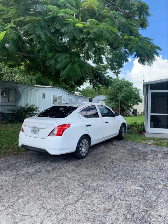2015 Nissan Versa - Image 3 of 5