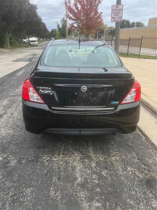 2015 Nissan Versa - Image 4 of 10