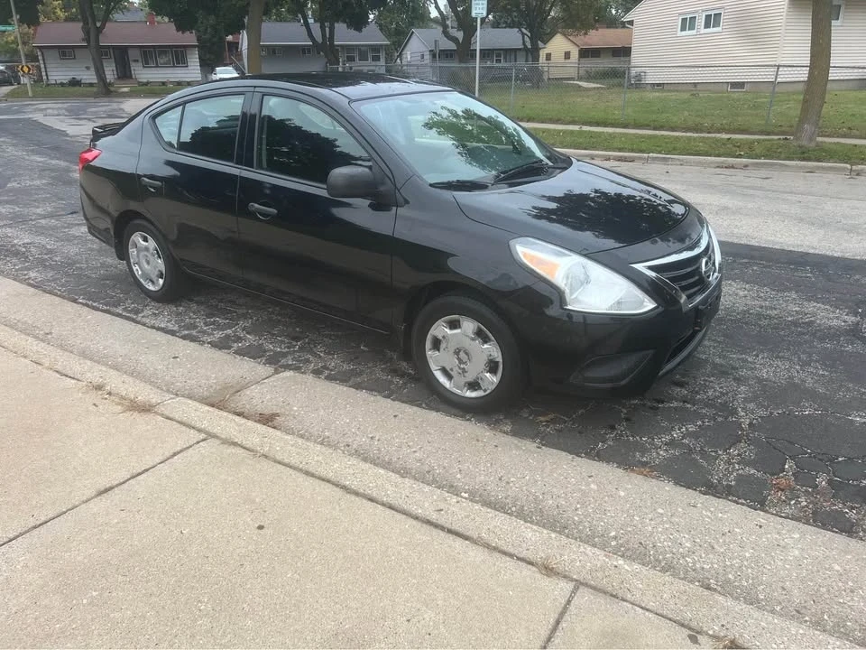 2015 Nissan Versa - Image 5 of 10