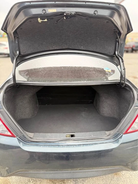 2015 Nissan Versa - Image 13 of 18