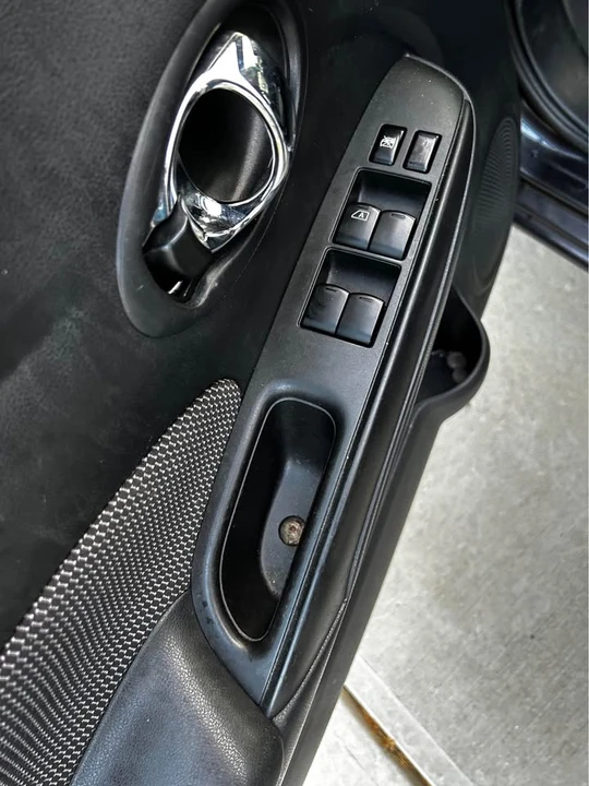 2015 Nissan Versa - Image 5 of 8
