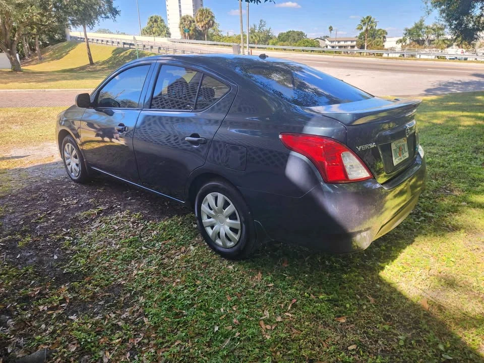 2015 Nissan Versa - Image 5 of 10