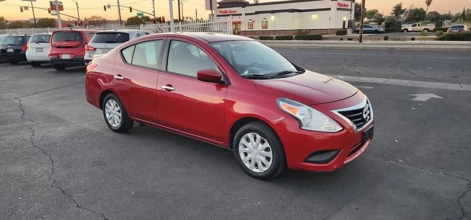 2015 Nissan Versa - Image 4 of 11