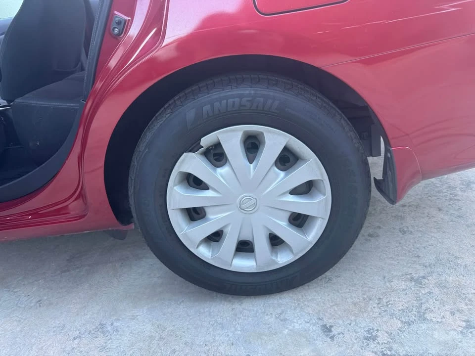 2015 Nissan Versa - Image 9 of 14